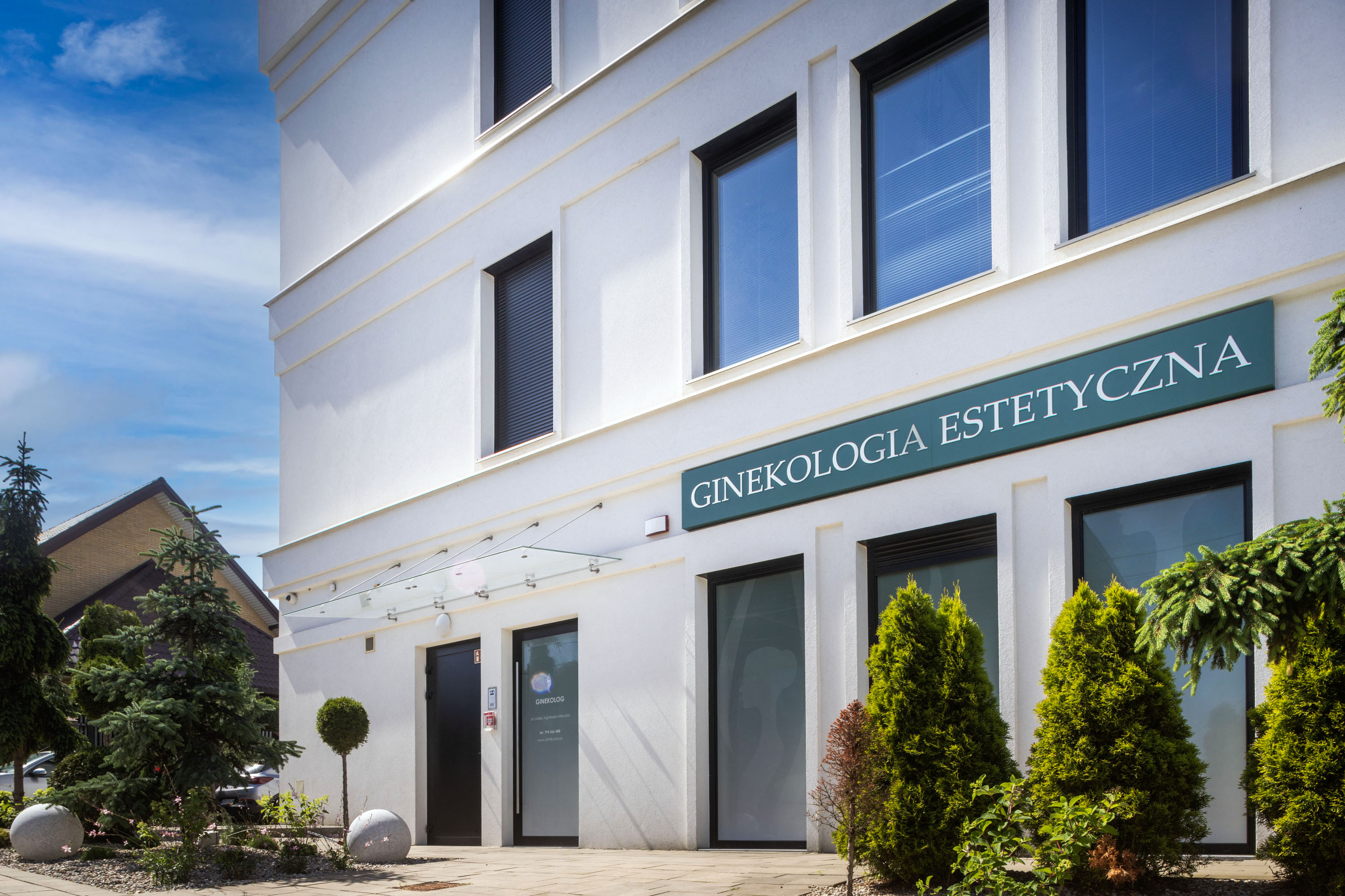 Wejście do gabinetu — Ginekologia Estetyczna, ul. Czesława Miłosza 35/4, Białystok
